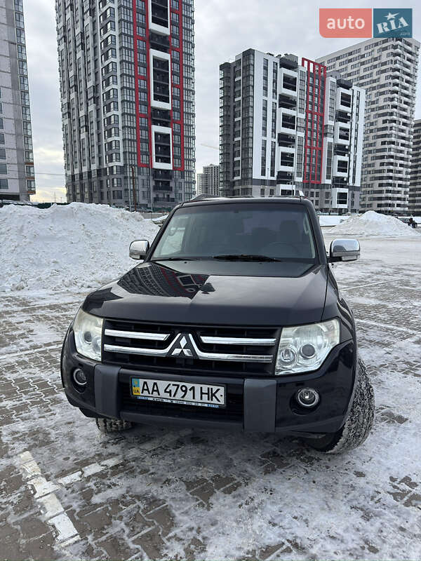 Позашляховик / Кросовер Mitsubishi Pajero 2008 в Києві