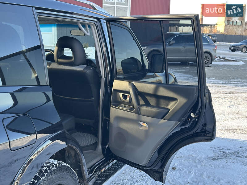 Позашляховик / Кросовер Mitsubishi Pajero 2005 в Дубні