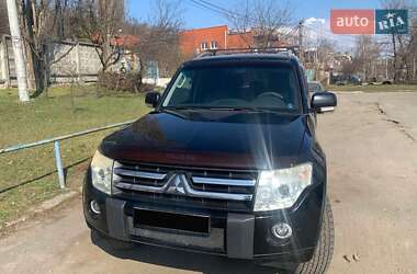 Внедорожник / Кроссовер Mitsubishi Pajero 2010 в Киеве