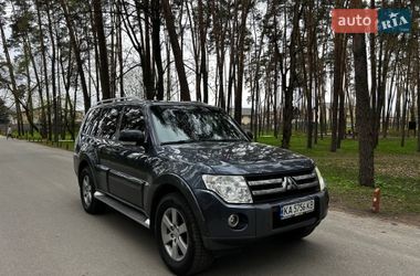 Позашляховик / Кросовер Mitsubishi Pajero 2008 в Києві