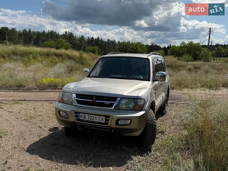 Mitsubishi Pajero 2000