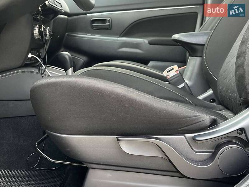 Внедорожник / Кроссовер Mitsubishi RVR 2021 в Львове