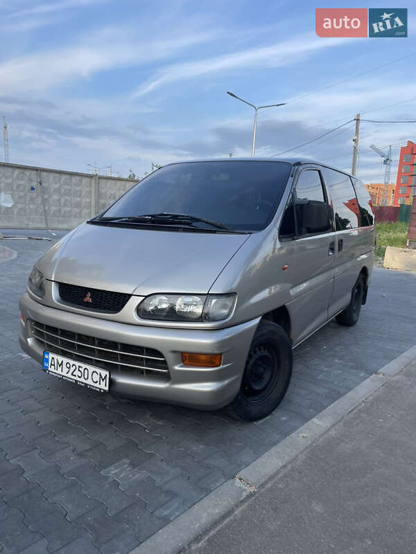 Mitsubishi Space Gear 2000