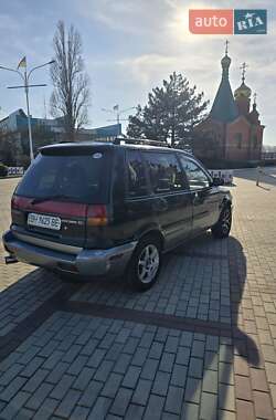 Минивэн Mitsubishi Space Runner 1997 в 