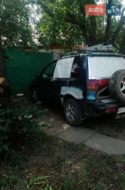 Минивэн Mitsubishi Space Runner 1992 в 