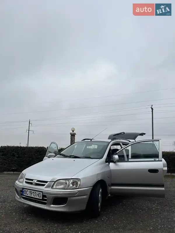 Mitsubishi Space Star 2000