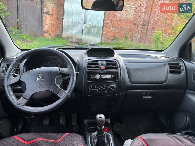 Минивэн Mitsubishi Space Star 2003 в Косове фото 4 Минивэн Mitsubishi Space Star 2003 в Косове