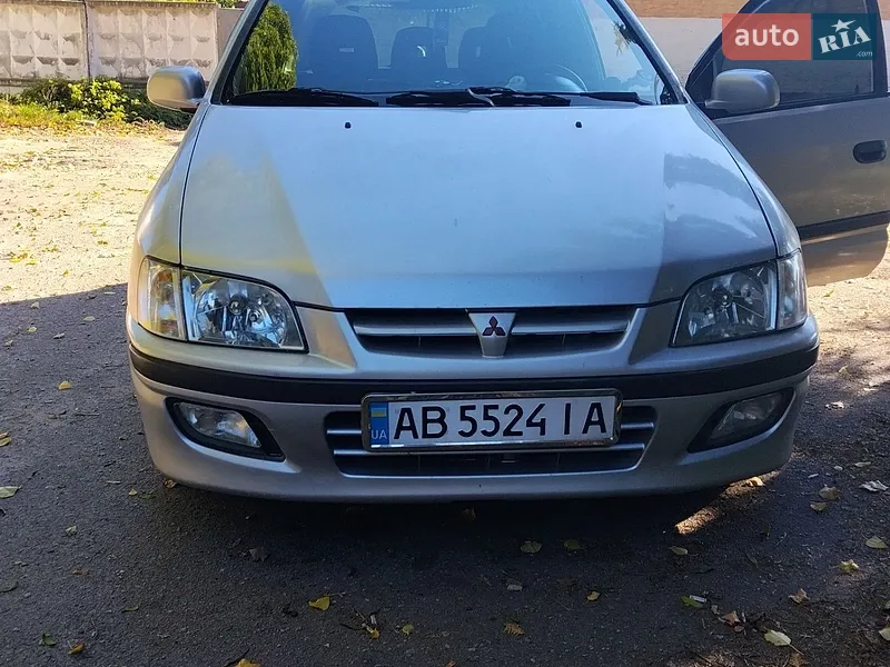Mitsubishi Space Star 2000