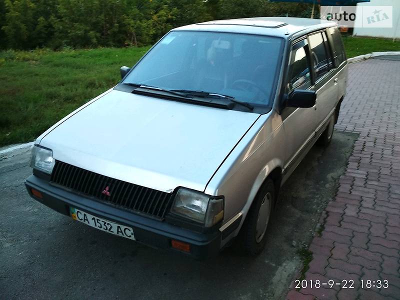 Грузопассажирский фургон Mitsubishi Space Wagon 1987 в Умани