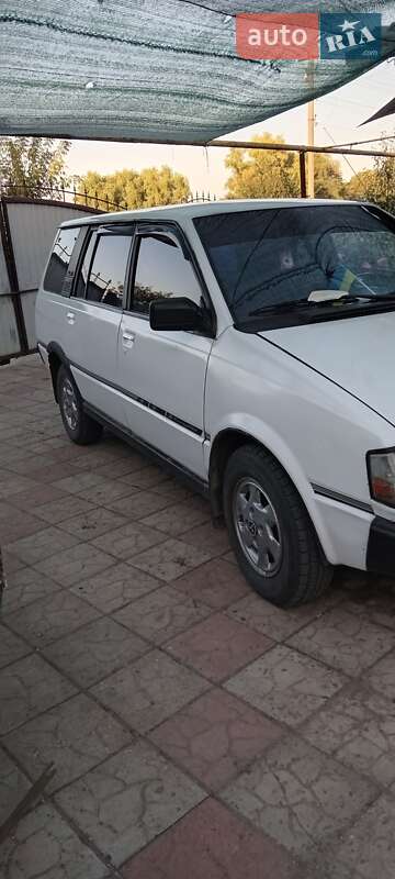 Мінівен Mitsubishi Space Wagon 1988 в Кременчуці