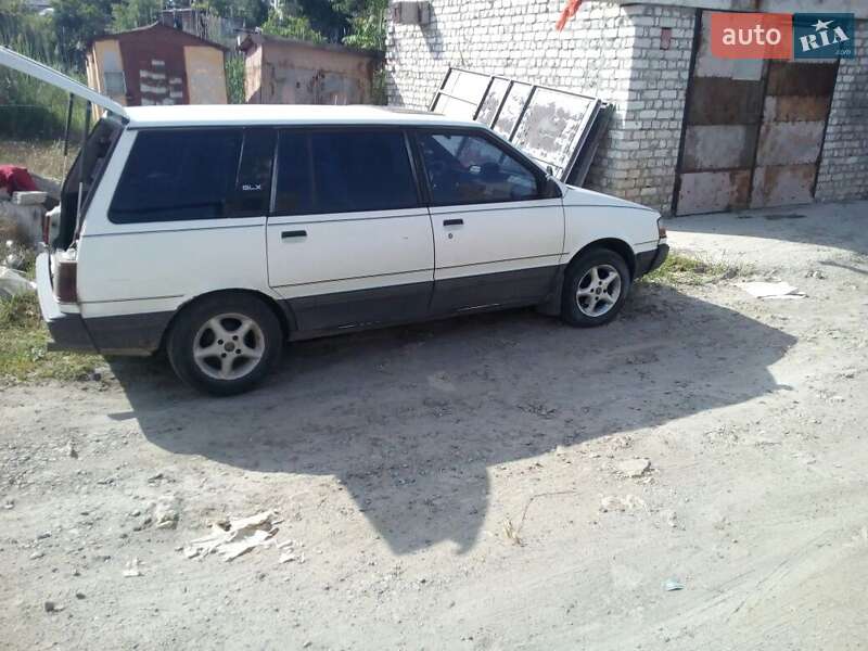 Mitsubishi Space Wagon 1990