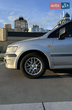 Минивэн Mitsubishi Space Wagon 2003 в 