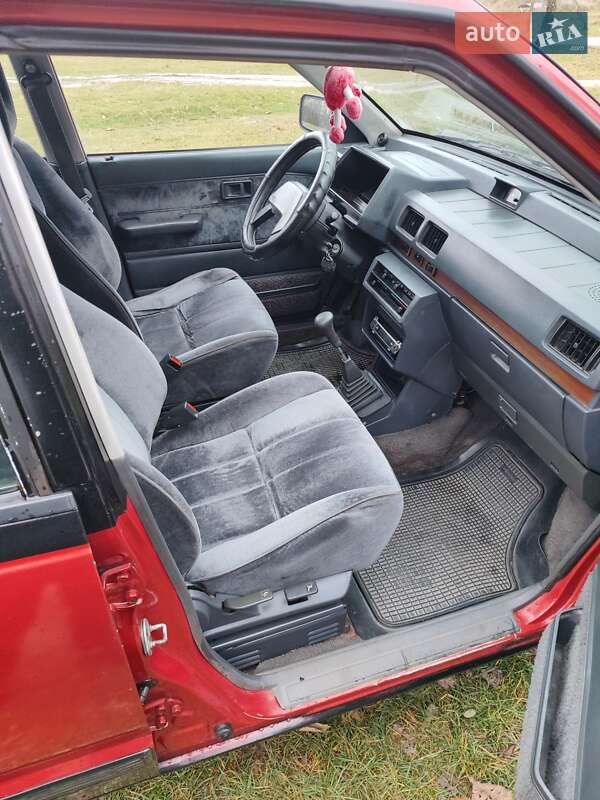 Минивэн Mitsubishi Space Wagon 1985 в Сарнах