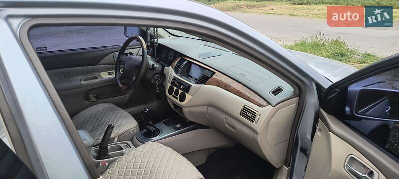 Седан Mitsubishi Virage 2004 в Запорожье