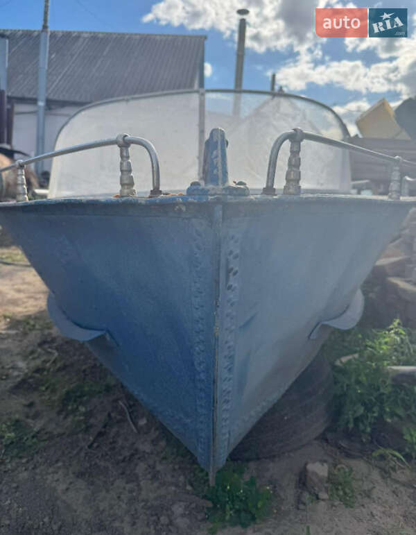 Лодка МКМ Херсонка 1987 в Черкассах