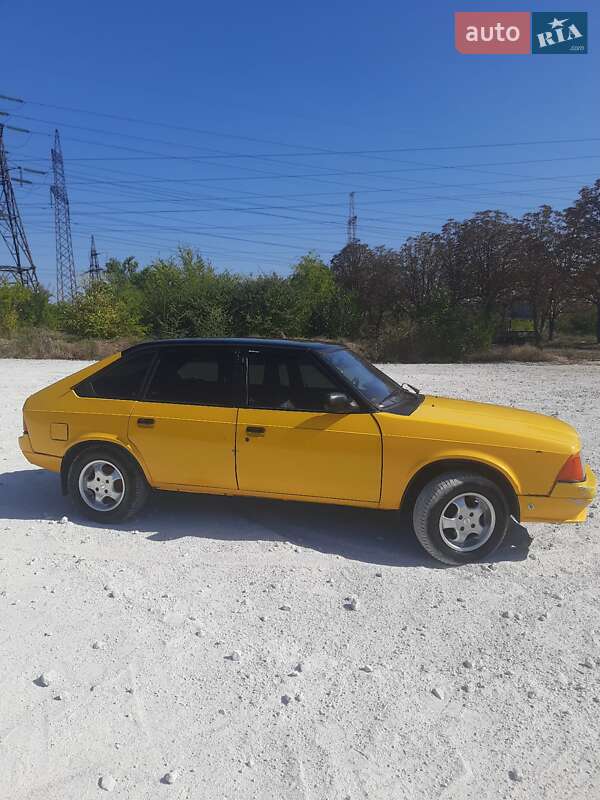 Хэтчбек Москвич/АЗЛК 2141 1990 в Запорожье