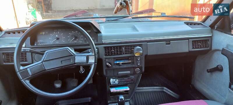 Хэтчбек Москвич/АЗЛК 2141 1992 в Ружине фото 5 Хэтчбек Москвич/АЗЛК 2141 1992 в Ружине