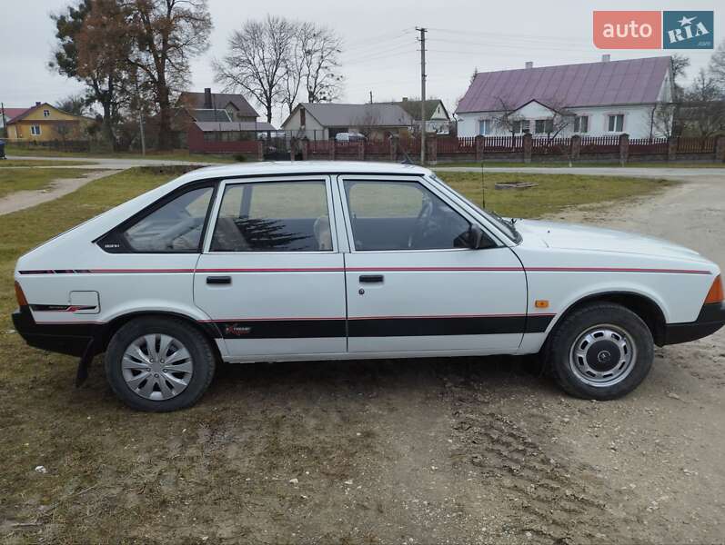 Хэтчбек Москвич/АЗЛК 2141 1992 в Кременце