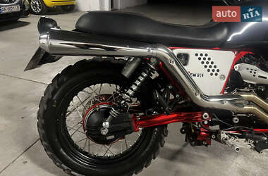 Скремблер Moto Guzzi V7 Racer 2011 в 