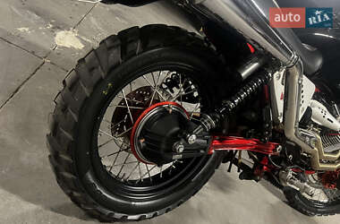 Скремблер Moto Guzzi V7 Racer 2011 в 