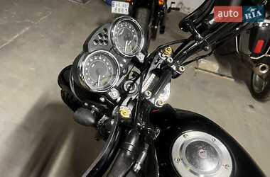 Скремблер Moto Guzzi V7 Racer 2011 в 