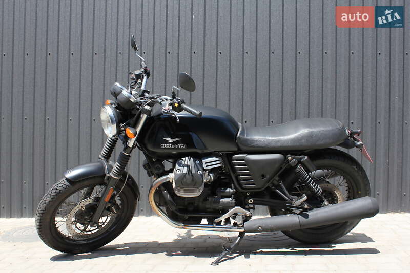 Moto Guzzi V7 Stone 2014