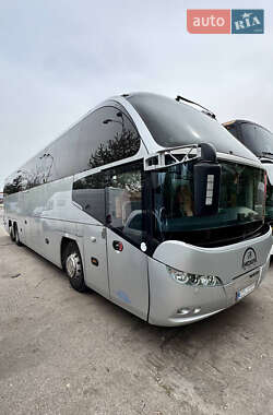 Туристичний / Міжміський автобус Neoplan Skyliner 2008 в 