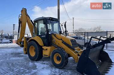 Екскаватор навантажувач New Holland LB 2006 в Сваляві