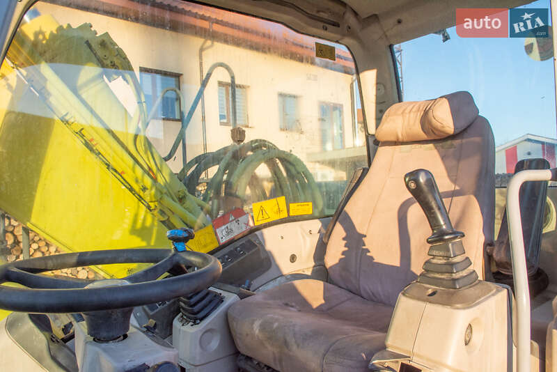 Колесный экскаватор New Holland MH 3.6 2003 в Житомире фото 13 Колесный экскаватор New Holland MH 3.6 2003 в Житомире