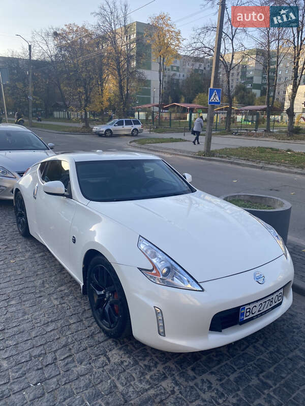 Купе Nissan 370Z 2015 в Львові