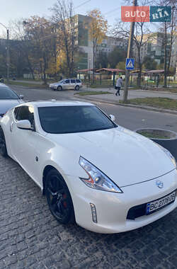 Купе Nissan 370Z 2015 в Львові