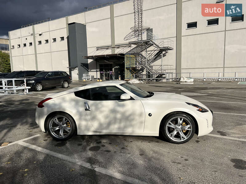 Купе Nissan 370Z 2016 в Києві фото 4 Купе Nissan 370Z 2016 в Києві