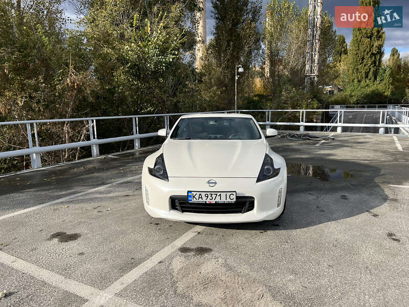 Купе Nissan 370Z 2016 в Києві фото 7 Купе Nissan 370Z 2016 в Києві