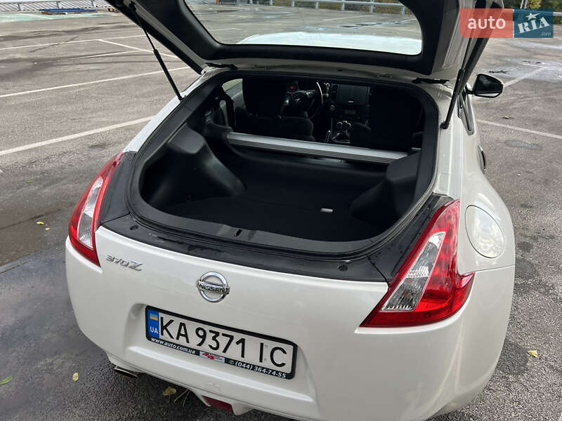 Купе Nissan 370Z 2016 в Києві фото 13 Купе Nissan 370Z 2016 в Києві
