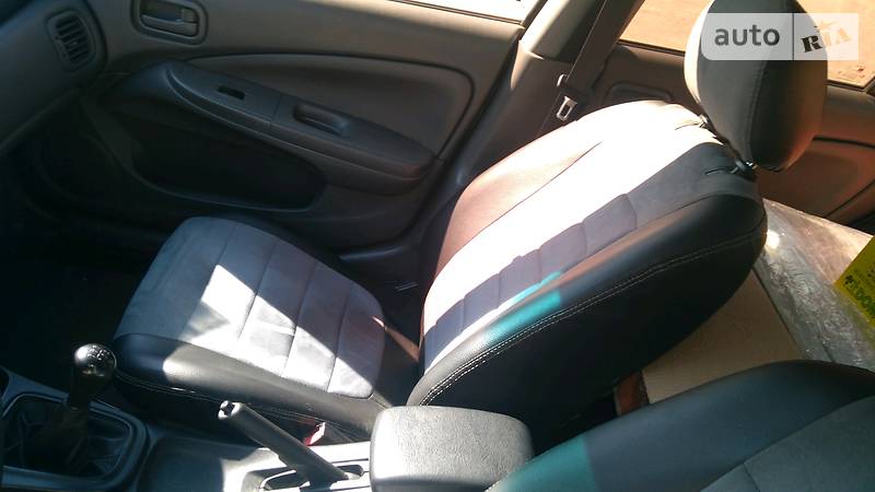 Седан Nissan Almera Classic 2011 в Запоріжжі