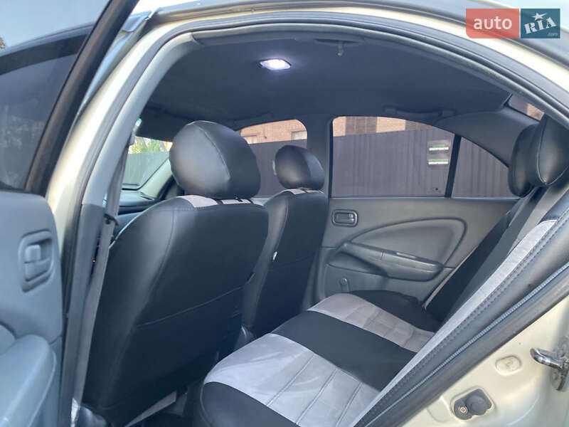 Седан Nissan Almera Classic 2006 в Дніпрі