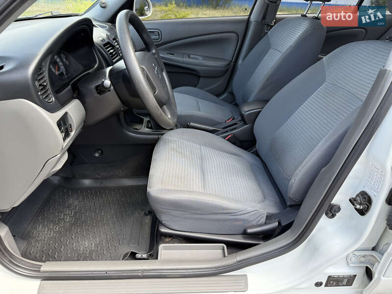 Седан Nissan Almera Classic 2012 в Кременчуге