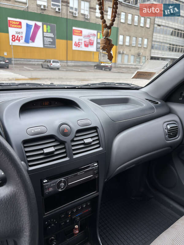 Седан Nissan Almera Classic 2007 в Києві