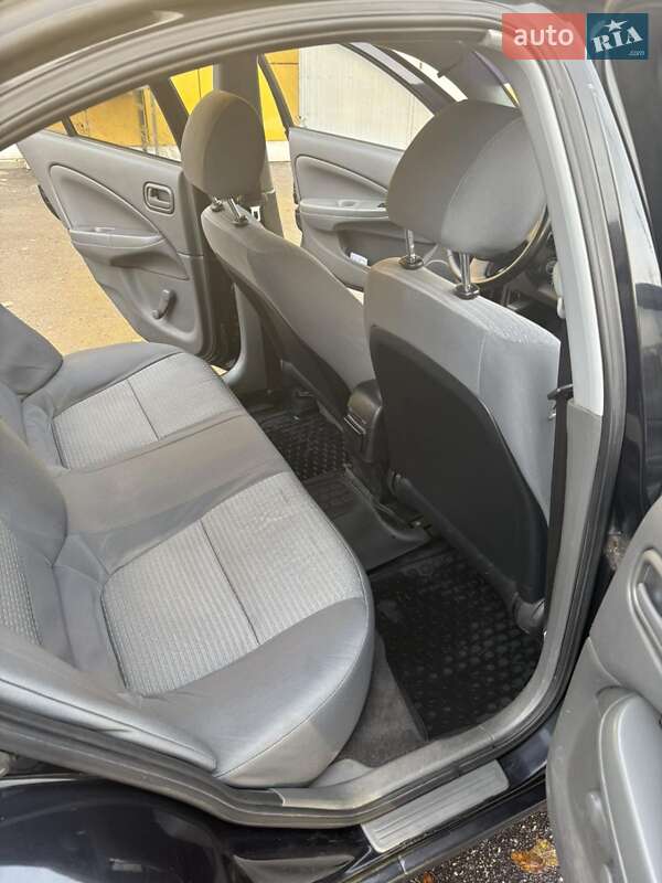 Седан Nissan Almera Classic 2010 в Полтаве