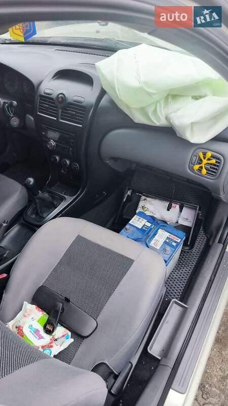 Седан Nissan Almera Classic 2008 в Остроге