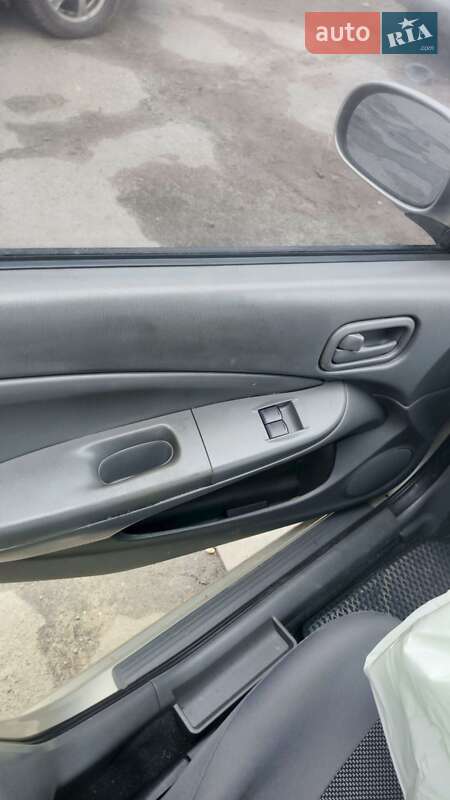 Седан Nissan Almera Classic 2008 в Остроге