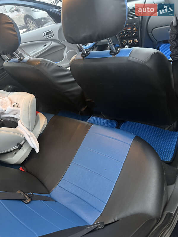 Седан Nissan Almera Classic 2008 в Ивано-Франковске