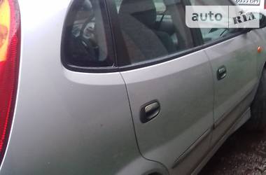 Хетчбек Nissan Almera Tino 2005 в 
