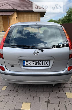 Хэтчбек Nissan Almera Tino 2004 в 