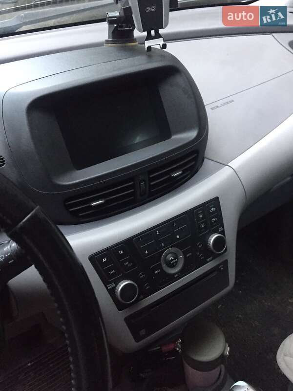 Мінівен Nissan Almera Tino 2005 в Львові