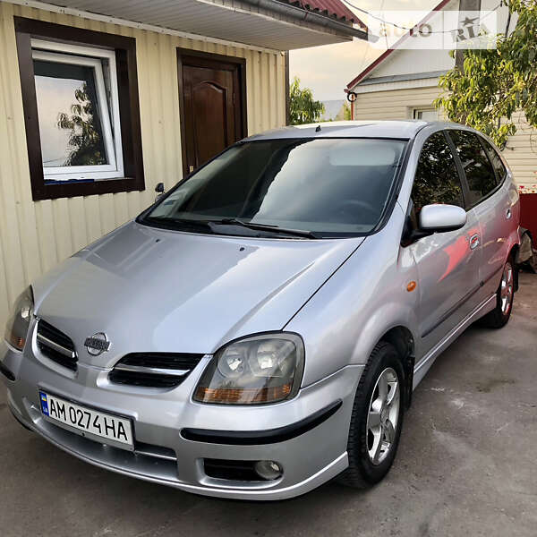 Минивэн Nissan Almera Tino 2002 в Звягеле