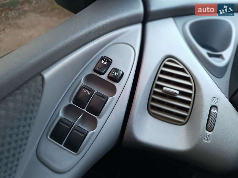 Минивэн Nissan Almera Tino 2005 в Одессе