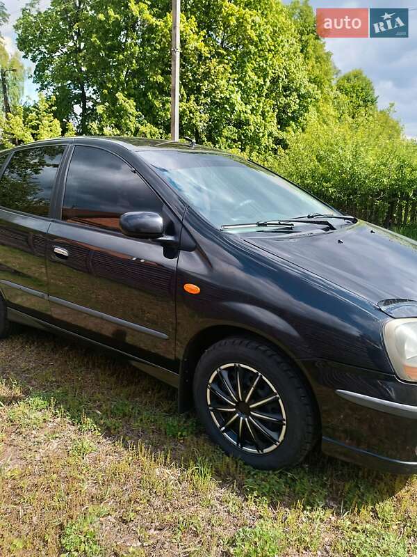 Минивэн Nissan Almera Tino 2002 в Семеновке