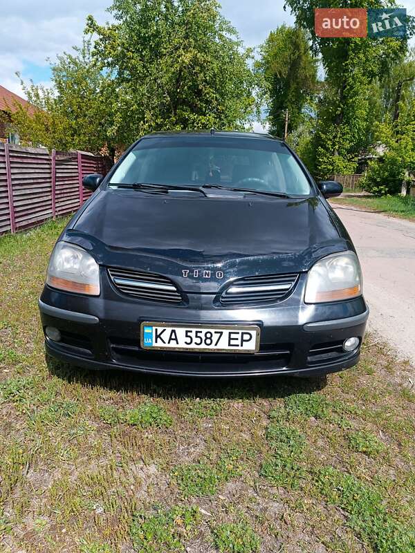 Минивэн Nissan Almera Tino 2002 в Семеновке