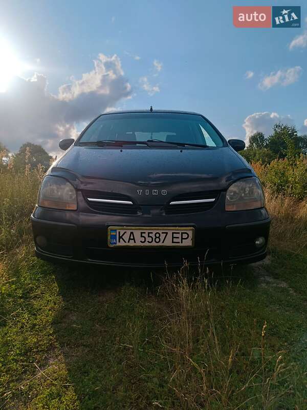 Минивэн Nissan Almera Tino 2002 в Семеновке